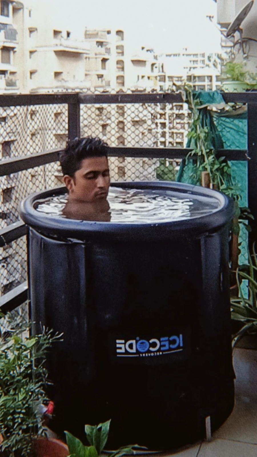 What happens to the body after 30 days of cold baths?
